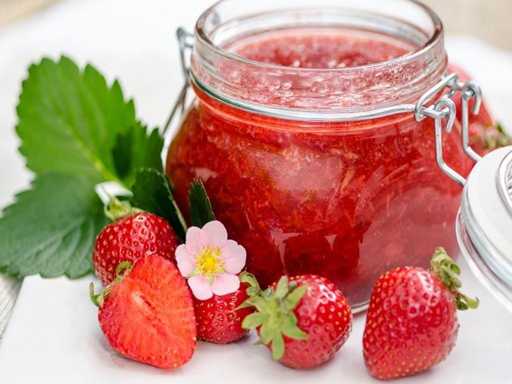 http://www.encyclopediacooking.com/upload_recipes_online/uploads/images_how-to-make-easy-strawberry-jam-recipe.jpg