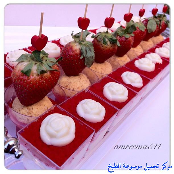 http://www.encyclopediacooking.com/upload_recipes_online/uploads/images_sweets-cheesecake-balls-strawberry-sauce-recipe.jpg