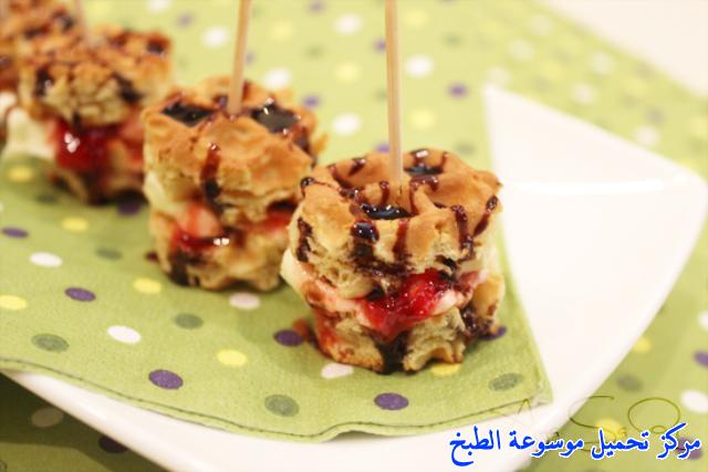 http://www.encyclopediacooking.com/upload_recipes_online/uploads/images_waffle-bites-strawberry-recipe.jpg