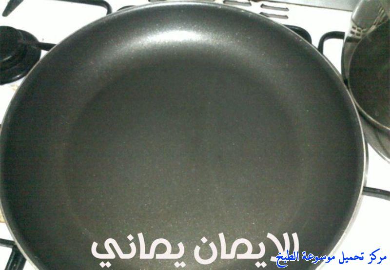 http://www.encyclopediacooking.com/upload_recipes_online/uploads/images_yemeni-cooking-food-dishes-recipes-pictures-%D8%AE%D8%A8%D8%B2-%D8%A7%D9%84%D9%84%D8%AD%D9%88%D8%AD-%D8%A7%D9%84%D9%8A%D9%85%D9%86%D9%8A-Lahoh.jpg
